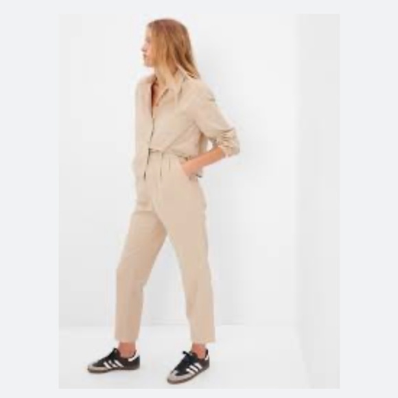 Gap high rise tapered corduroy pants size 8 - Picture 2 of 5